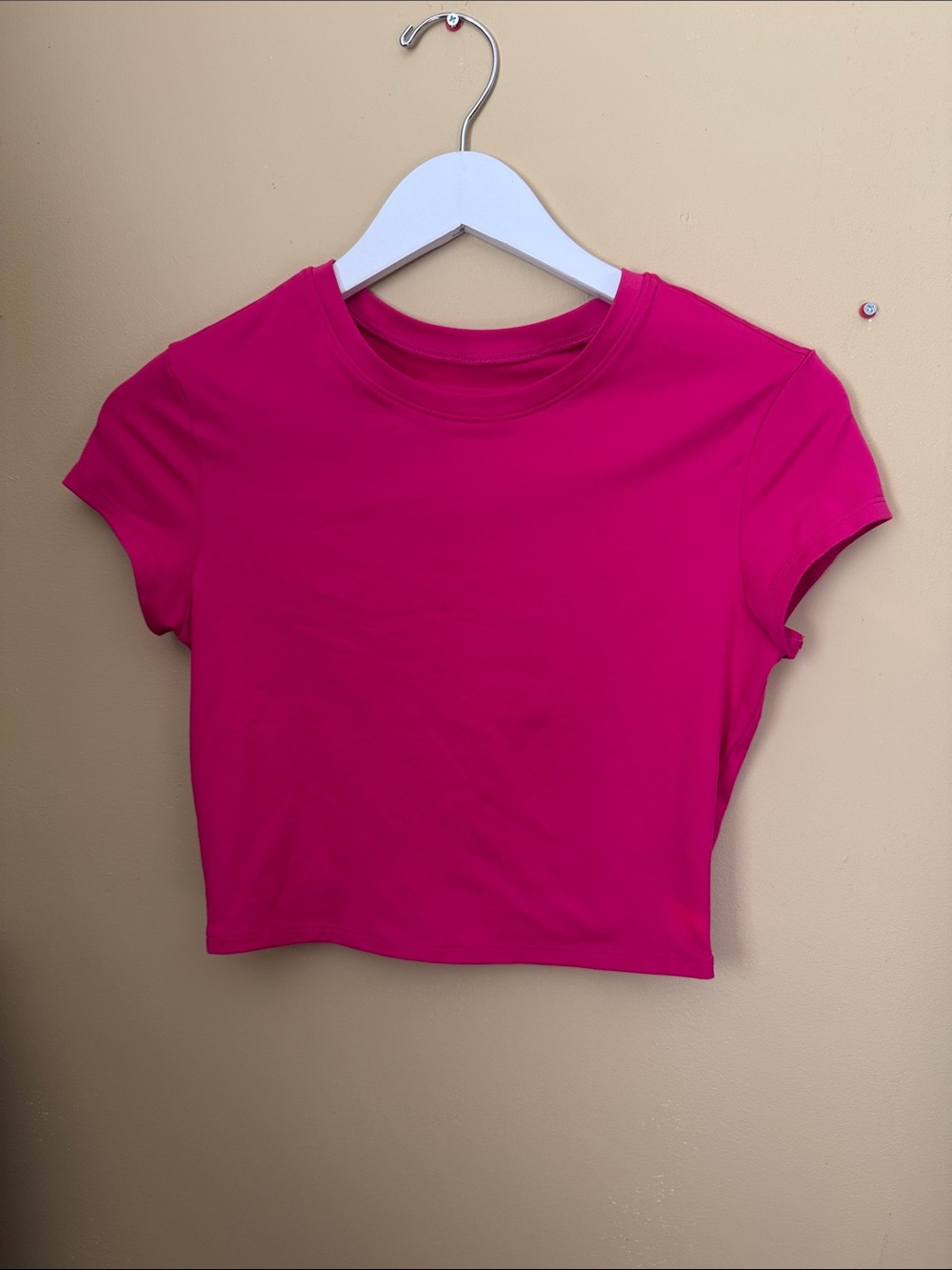 ALO Yoga Women's Fuchsia Crewneck Crop Tee, Size Small